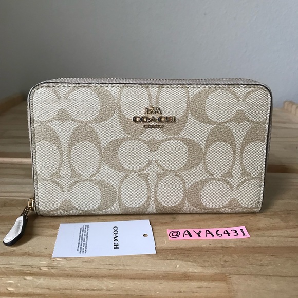 Coach wallet🎈🎈 - Picture 1 of 8